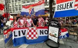 (FOTO I VIDEO) LUDNICA U ROTTERDAMU: Hrvati su ponovno pokazali da su svi kao jedno kad treba stati uz svoje!