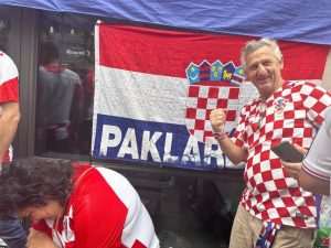 (FOTO I VIDEO) LUDNICA U ROTTERDAMU: Hrvati su ponovno pokazali da su svi kao jedno kad treba stati uz svoje!
