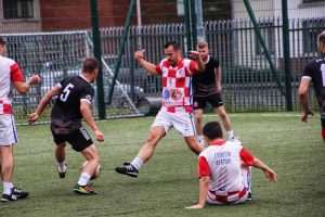 (FOTO/VIDEO) HRVATSKI MALONOGOMETNI TURNIR U IRSKOJ: Slušale se hrvatske navijačke i domoljubne pjesme, a uživalo se u prelijepoj igri
