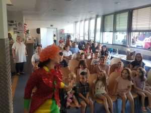 (FOTO) SUBOTNJE DRUŽENJE U STUTTGARTU: Djeca, roditelji, bake i djedovi uživali u predstavi (FOTO) SUBOTNJE DRUŽENJE U STUTTGARTU: Djeca, roditelji, bake i djedovi uživali u predstavi