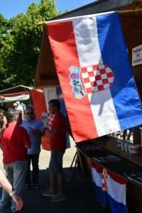 DISKRIMINIRANJE PO NACIONALNOJ OSNOVI: Hrvatima Friedrichshafena zabranjeno na svom štandu isticanje zastave i znakovlja hrvatskog naroda iz BiH