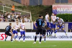PUKŠTAS ZABIO ZA SLAVLJE HAJDUKA: Euforija u Splitu, nakon Dinama pala i Rijeka PUKŠTAS ZABIO ZA SLAVLJE HAJDUKA: Euforija u Splitu, nakon Dinama pala i Rijeka