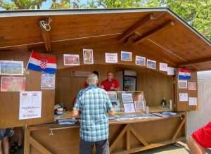 DISKRIMINIRANJE PO NACIONALNOJ OSNOVI: Hrvatima Friedrichshafena zabranjeno na svom štandu isticanje zastave i znakovlja hrvatskog naroda iz BiH