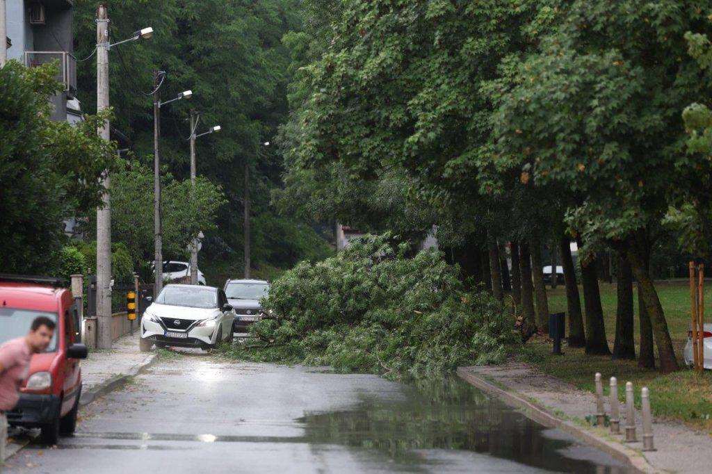 USLIJED PADA STABALA: U zagrebačkom nevremenu poginula dva muškarca, a više je ozlijeđenih osoba