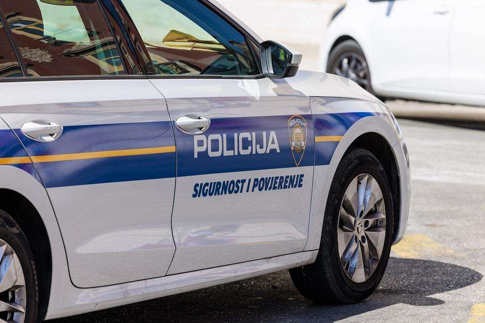policija