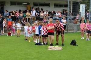 (FOTO) SPORTSKI SUSRETI U SINGENU: Okupilo se 240 učenika hrvatske nastave u Baden Württembergu