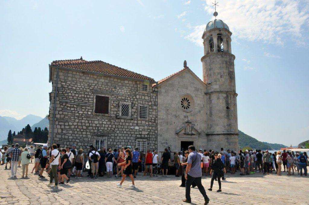 VELIK BROJ HODOČASNIKA: U Boki kotorskoj obilježen blagdan Velike Gospe