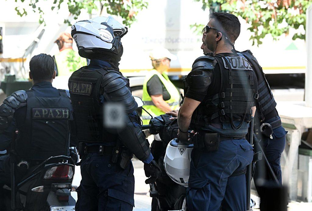 GRČKA: Svi osumnjičeni izgrednici danas izlaze pred tužitelja u Ateni GRČKA: Svi osumnjičeni izgrednici danas izlaze pred tužitelja u Ateni