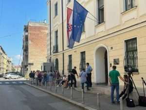 SKUP ISPRED MINISTARSTVA: Roditelji traže od hrvatske diplomacije zaštitu navijača uhićenih u Grčkoj