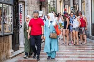FOTO REPORTAŽA: Kotor, sve privlačnija destinacija za turiste iz cijelog svijeta, posebno se ističe po bogatoj kulturnoj baštini i prekrasnoj prirodi FOTO REPORTAŽA: Kotor, sve privlačnija destinacija za turiste iz cijelog svijeta, posebno se ističe po bogatoj kulturnoj baštini i prekrasnoj prirodi