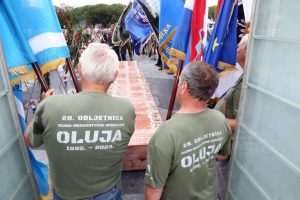 (FOTO) U RIJECI OBILJEŽENA 28. GODIŠNJICA OLUJE: Svečani mimohod postrojbi od Trga 128. brigade HV-a preko riječkog Korza do Mosta hrvatskih branitelja