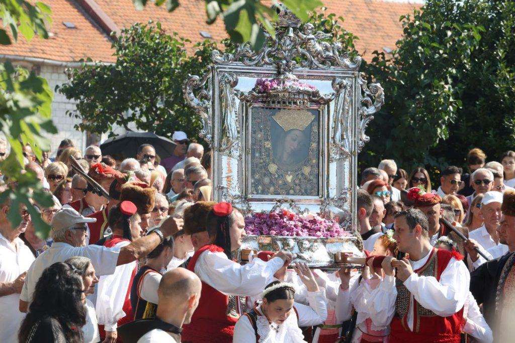 PROSLAVE BLAGDANA VELIKE GOSPE U SINJU: Nadbiskup Puljić istaknuo kako su čestite majke snaga obitelji i budućnost društva