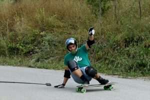 UTRKE LONGBOARDERA: Longboarderi iz Europe okupili se na festivalu ekstremnog sporta u selu ispod Stare planine