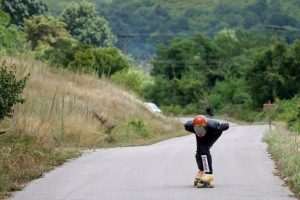 UTRKE LONGBOARDERA: Longboarderi iz Europe okupili se na festivalu ekstremnog sporta u selu ispod Stare planine