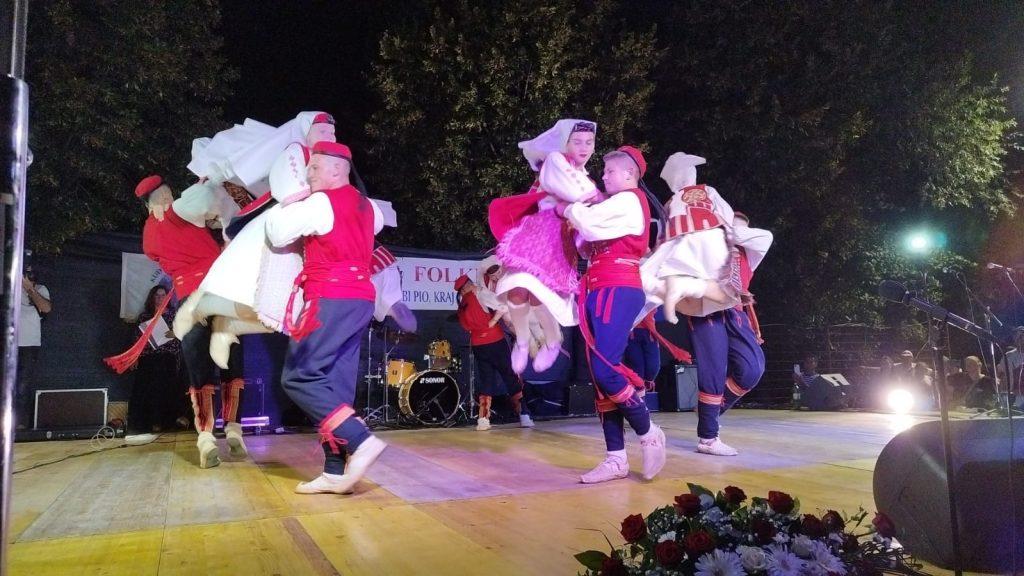 ŽIVOT I TRADICIJA: KUD Radovin u povodu 40. obljetnice Gospinog ukazanja na području Osoje oduševio izvornim folklorom i starohrvatskim glagoljaškim napjevima