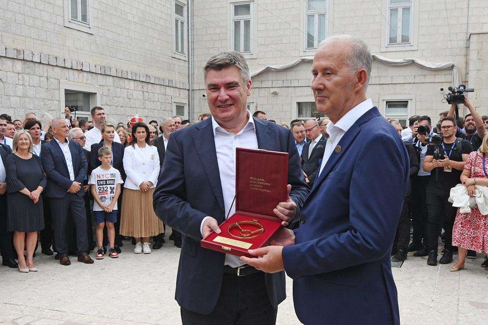 MILANOVIĆU DODIJELJENA ZLATNA PLAKETA SINJSKE ALKE: U Sinju se dogodilo i nešto što je privuklo veliku pozornost