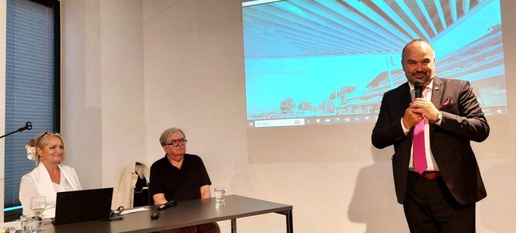 “ČOVJEK I PROSTOR”: Hrvati i Austrijanci zajedno u Beču uživali u arhitektonskom opusu Radovana Tajdera