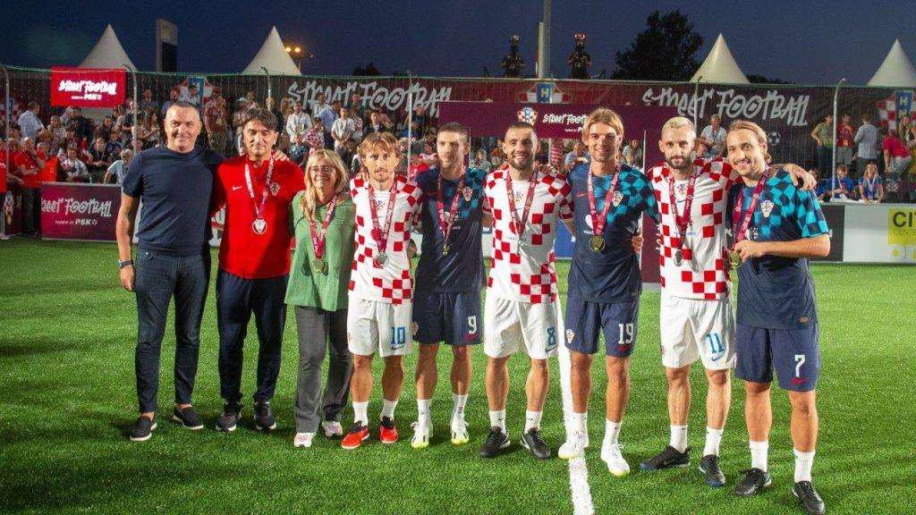 "VATRENI PONEDJELJAK": Kramarić, Sosa i Majer osvojili turnir u uličnom nogometu pobjedivši Modrića, Kovačića i Brozovića