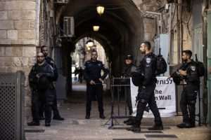(FOTO) JERUZALEM: Fanatični židovski doseljenici upali su u džamiju Al-Aksa u pratnji izraelske policije