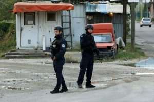 (FOTO) KOSOVSKA POLICIJA: Plan terorista je propao, ubijena 4 napadača i zaplijenjena masa oružja i vojne opreme