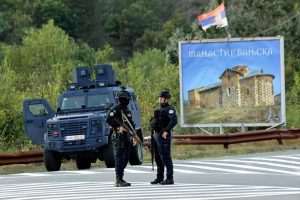 (FOTO) KOSOVSKA POLICIJA: Plan terorista je propao, ubijena 4 napadača i zaplijenjena masa oružja i vojne opreme