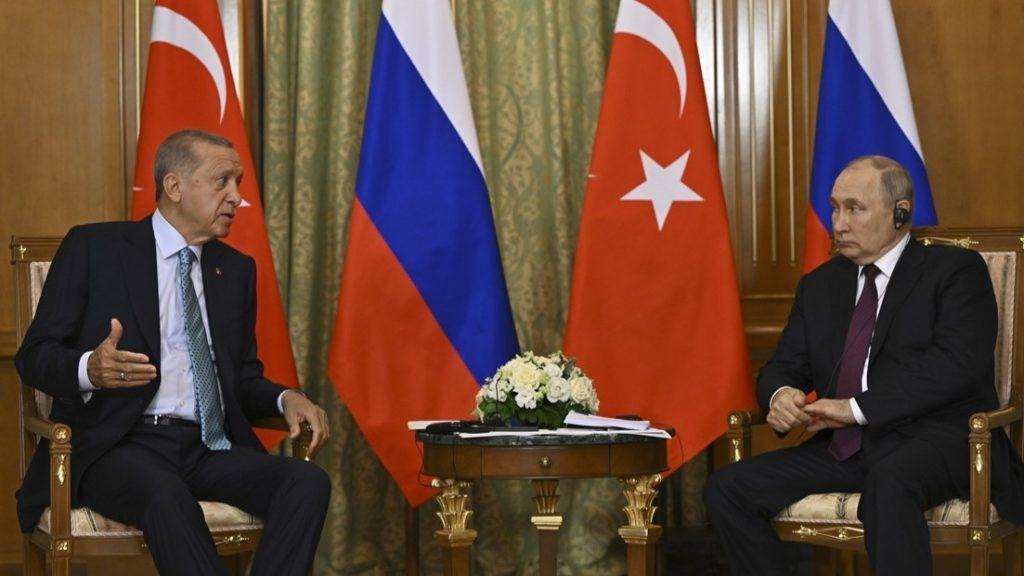 RUSKI I TURSKI PREDSJEDNIK U SOČIJU: Putin izjavio kako su otvoreni i za razgovore o sporazumu o žitu