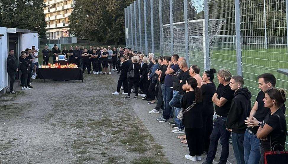 TUŽNA VIJEST IZ NJEMAČKE: U Singenu u 54. godini iznenada preminuo Stipe Ćurković, dugogodišnji predsjednik i dopredsjednik Croatije Singen TUŽNA VIJEST IZ NJEMAČKE: U Singenu u 54. godini iznenada preminuo Stipe Ćurković, dugogodišnji predsjednik i dopredsjednik Croatije Singen