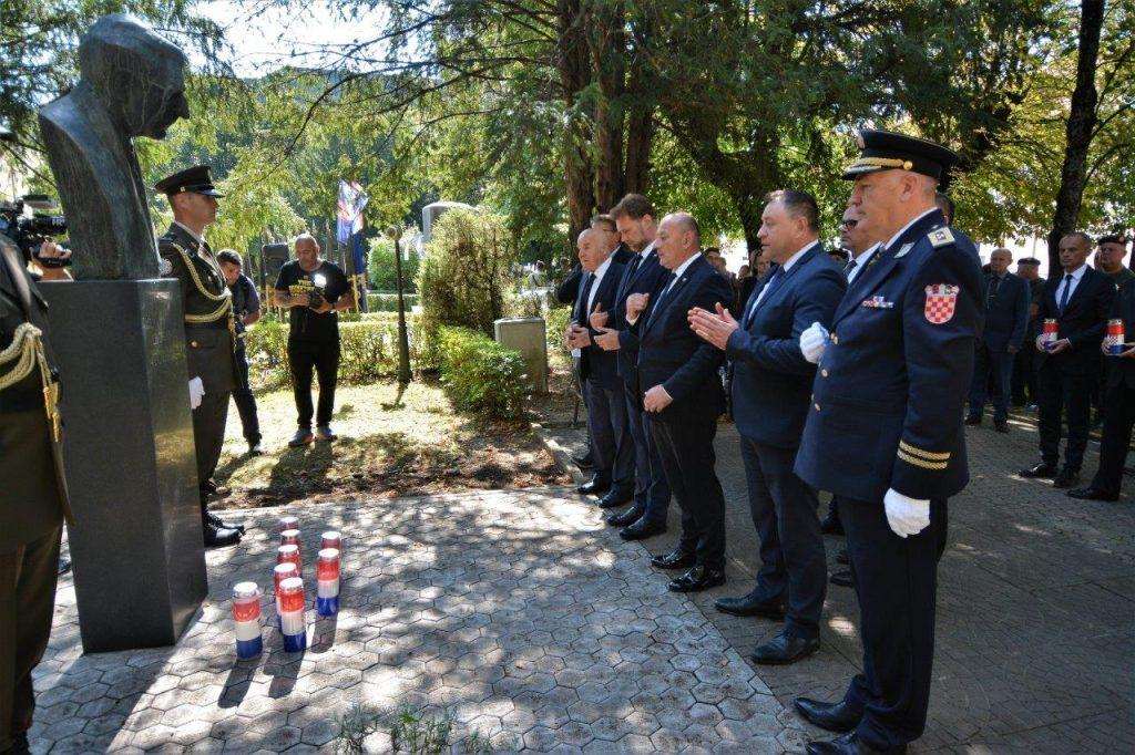 SVEČANA PROSLAVA 30. OBLJETNICE VRO MEDAČKI DŽEP U GOSPIĆU: "Lika je potvrdila kako ostaje nesalomljiva kralježnica Hrvatske" SVEČANA PROSLAVA 30. OBLJETNICE VRO MEDAČKI DŽEP U GOSPIĆU: "Lika je potvrdila kako ostaje nesalomljiva kralježnica Hrvatske"
