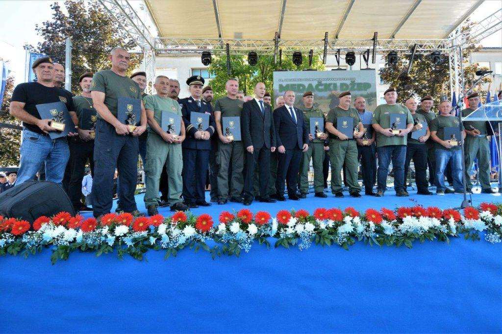 SVEČANA PROSLAVA 30. OBLJETNICE VRO MEDAČKI DŽEP U GOSPIĆU: "Lika je potvrdila kako ostaje nesalomljiva kralježnica Hrvatske" SVEČANA PROSLAVA 30. OBLJETNICE VRO MEDAČKI DŽEP U GOSPIĆU: "Lika je potvrdila kako ostaje nesalomljiva kralježnica Hrvatske"