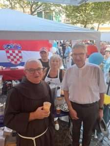 MEĐUNARODNI DAN TUĐINACA U MAINZU: Hrvatske štandove posjetili biskup Peter Kohlgraf, gradonačelnik Nino Haase, Miguel Vicente, brojni posjetitelji...