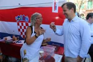 MEĐUNARODNI DAN TUĐINACA U MAINZU: Hrvatske štandove posjetili biskup Peter Kohlgraf, gradonačelnik Nino Haase, Miguel Vicente, brojni posjetitelji...