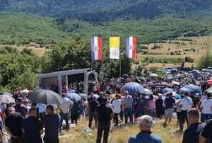 ODRŽANA KOMEMORACIJA ZA NEVINE HRVATSKE ŽRTVE KOMUNISTIČKOG REŽIMA: Na najokrutniji način su likvidirani i bačeni u Husinu jamu