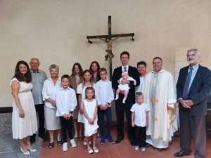 HKŽ MÜNCHEN: Kršteno osmo dijete u obitelji Franje i Žane Ivane Barišić HKŽ MÜNCHEN: Kršteno osmo dijete u obitelji Franje i Žane Ivane Barišić
