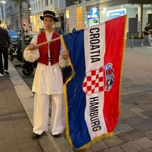 NJEMAČKA DANAS SLAVI: U programu središnje proslave 33. Dana njemačkog zajedništva u Hamburgu nastupili i folkloraši Croatije Hamburg
