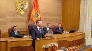 UNATOČ PROSVJEDIMA U PODGORICI: Crna Gora dobila novu vladu koju je predložio mandatar Milojko Spajić