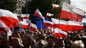 VARŠAVA: Deseci tisuća Poljaka na prosvjedu oporbe u glavnom gradu Poljske  