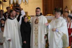 (FOTO) VELIKO SLAVLJE U WIESBADENU: Na Mladu misu fra Nikole Livaje stigao velik broj vjernika iz Wiesbadena, Frankfurta, Mainza i okolice