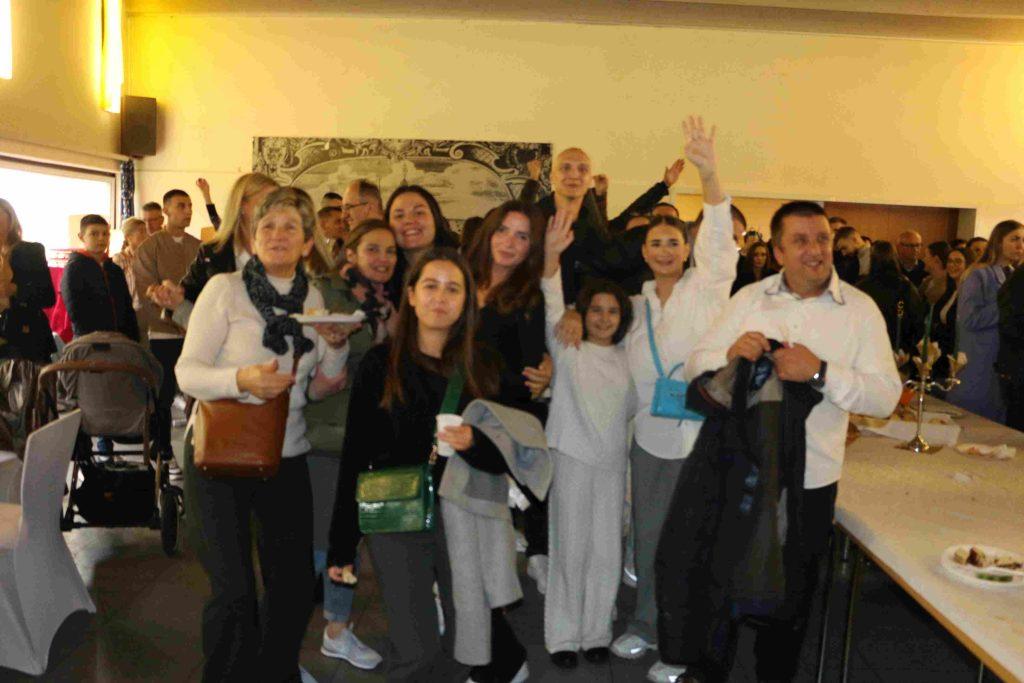 (FOTO) VELIKO SLAVLJE U WIESBADENU: Na Mladu misu fra Nikole Livaje stigao velik broj vjernika iz Wiesbadena, Frankfurta, Mainza i okolice
