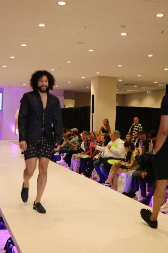 (FOTO) VELIKI SHOWU U FRANKFURTU: Hrvatica i Nijemac spojili glumu i modni dizajn kroz neobičnu modnu reviju (FOTO) VELIKI SHOWU U FRANKFURTU: Hrvatica i Nijemac spojili glumu i modni dizajn kroz neobičnu modnu reviju