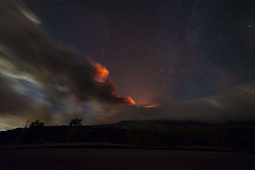 RIM: Vulkan Etna na Siciliji ponovno eruptirao i izbacuje lavu - vulkanski pepeo doseže visinu od oko 4.500 metara RIM: Vulkan Etna na Siciliji ponovno eruptirao i izbacuje lavu - vulkanski pepeo doseže visinu od oko 4.500 metara