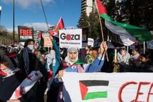 LONDON: Deseci tisuća ljudi izašli su na ulice Londona u znak podrške palestinskom narodu