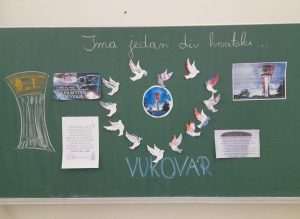 U SJEĆANJE NA ŽRTVU VUKOVARA I ŠKABRNJE: Hrvatska nastava u Baden-Württembergu obilježila 18. studenog