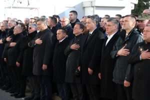 (FOTO) 32. GODIŠNJICA VUKOVARSKE TRAGEDIJE: Više 0d 150 tisuća Hrvata i njihovih prijatelja poklonilo se žrtvi Vukovara