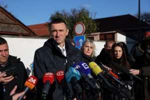 (FOTO) 32. GODIŠNJICA VUKOVARSKE TRAGEDIJE: Više 0d 150 tisuća Hrvata i njihovih prijatelja poklonilo se žrtvi Vukovara