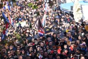 (FOTO) 32. GODIŠNJICA VUKOVARSKE TRAGEDIJE: Više 0d 150 tisuća Hrvata i njihovih prijatelja poklonilo se žrtvi Vukovara