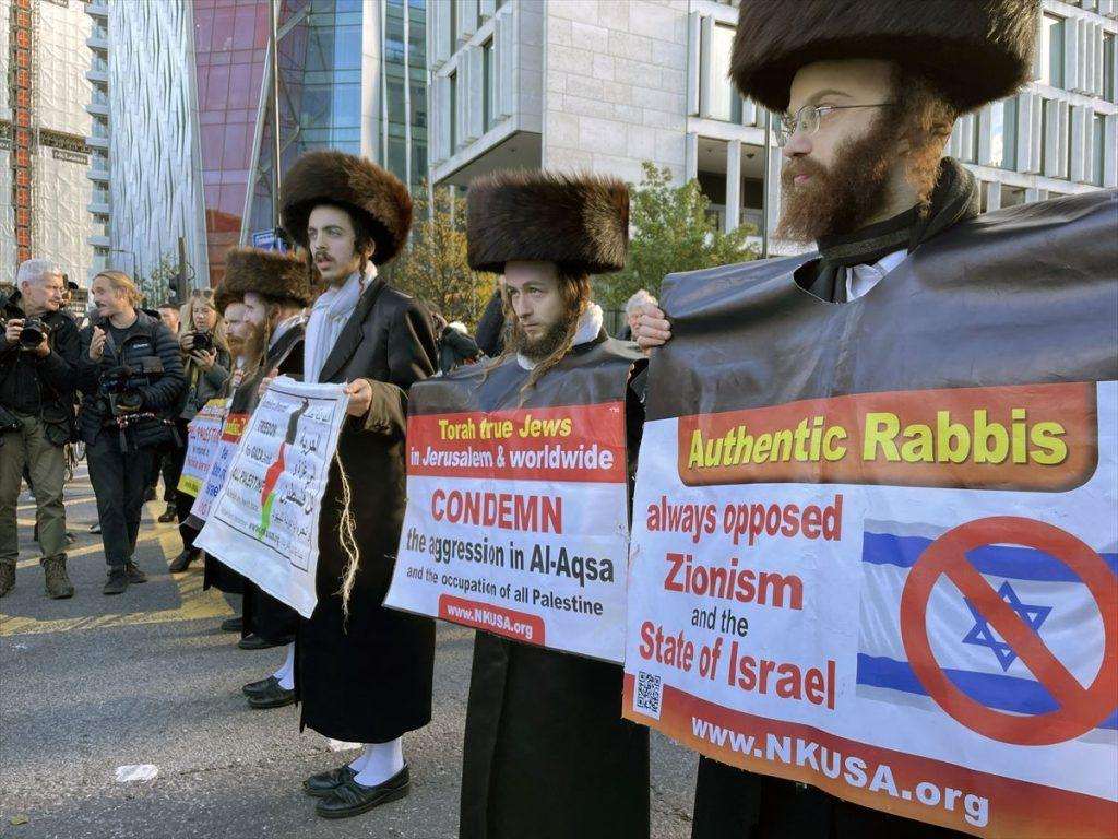 LONDON: Deseci tisuća ljudi izašli su na ulice Londona u znak podrške palestinskom narodu