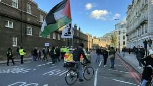LONDON: Deseci tisuća ljudi izašli su na ulice Londona u znak podrške palestinskom narodu