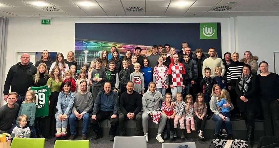 WOLFSBURG: Hrvatski reprezentativac Lovro Majer ugostio učenike hrvatske škole u Njemačkoj