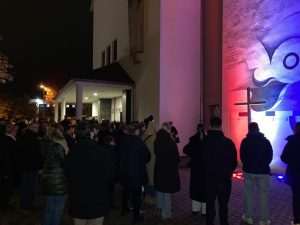 STUTTGART: Za Dan sjećanja na žrtvu Vukovara i Škabrnje služena sv. misa i upaljene svijeće za poginule hrvatske branitelje i civilne žrtve Domovinskog rata