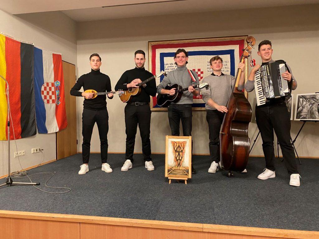 ESSEN: Na proslavi Matice hrvatske za Ruhrsko područje predstavljen Zbornik dječjih radova u kojem su radovi brojne djece iz domovine i iseljeništva